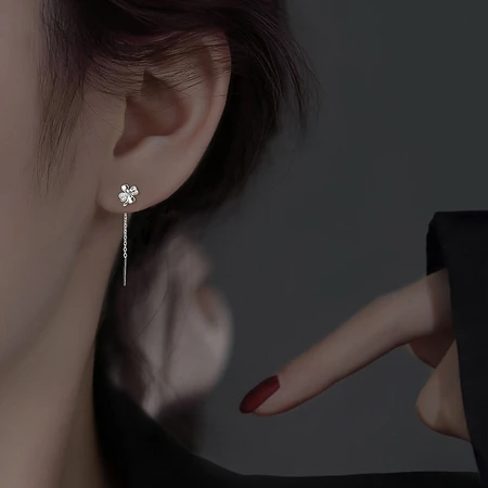 Yideer 925 silver needle four-leaf clover earrings women's spring 2022 new temperament high-end niche earrings simple ear wire D1Y302 four-leaf clover ear wire Yideer 925 silver needle four-leaf clover earrings women's spring 2022 new temperament high-end niche earrings simple ear wire D1Y302 four-leaf clover ear wire