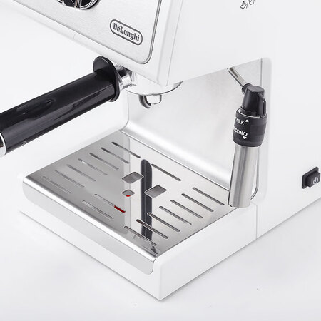 Delonghi coffee machine Fun enjoy series semi-automatic coffee machine espresso household pump pressure adjustable milk froth system ECP35.31.W white Delonghi coffee machine Fun enjoy series semi-automatic coffee machine espresso household pump pressure adjustable milk froth system ECP35.31.W white
