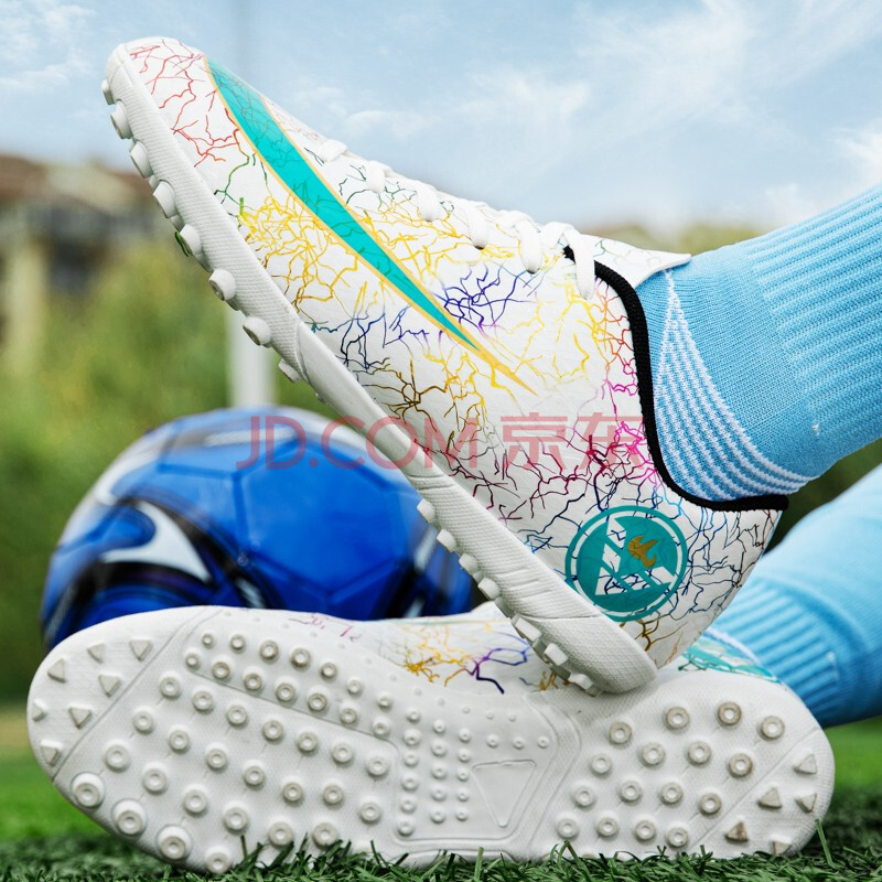 足球应该怎么买_塑料草皮应该买什么样的足球鞋呢_塑料草皮批发厂家