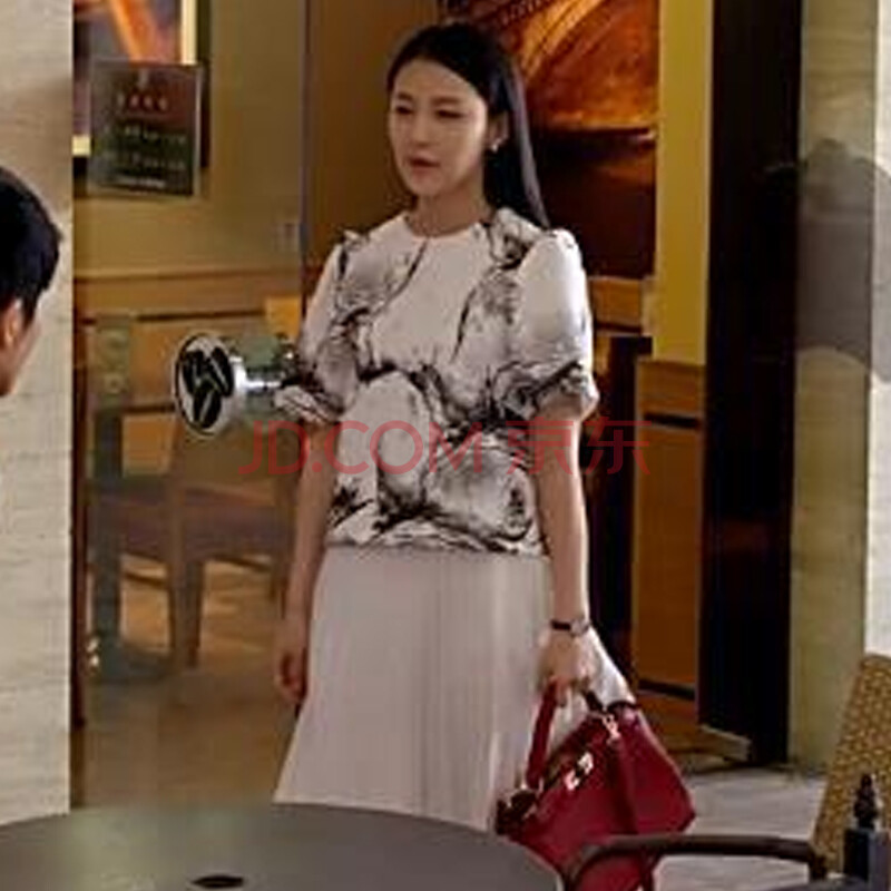 卓紫萱2015妻子的谎言同款李夏曦同款几何t恤 李夏曦白色半身裙 白色