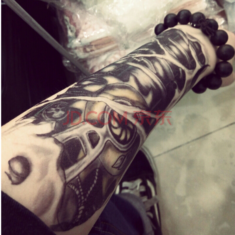 男士花臂纹身鲤鱼|时尚的鲤鱼花臂纹身