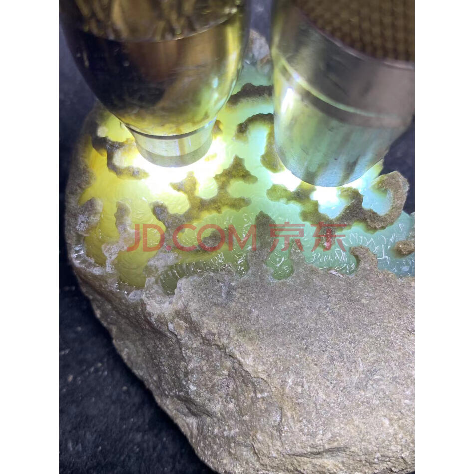 标13：罚没缅甸天然翡翠原石一件，后江场口，重量300克