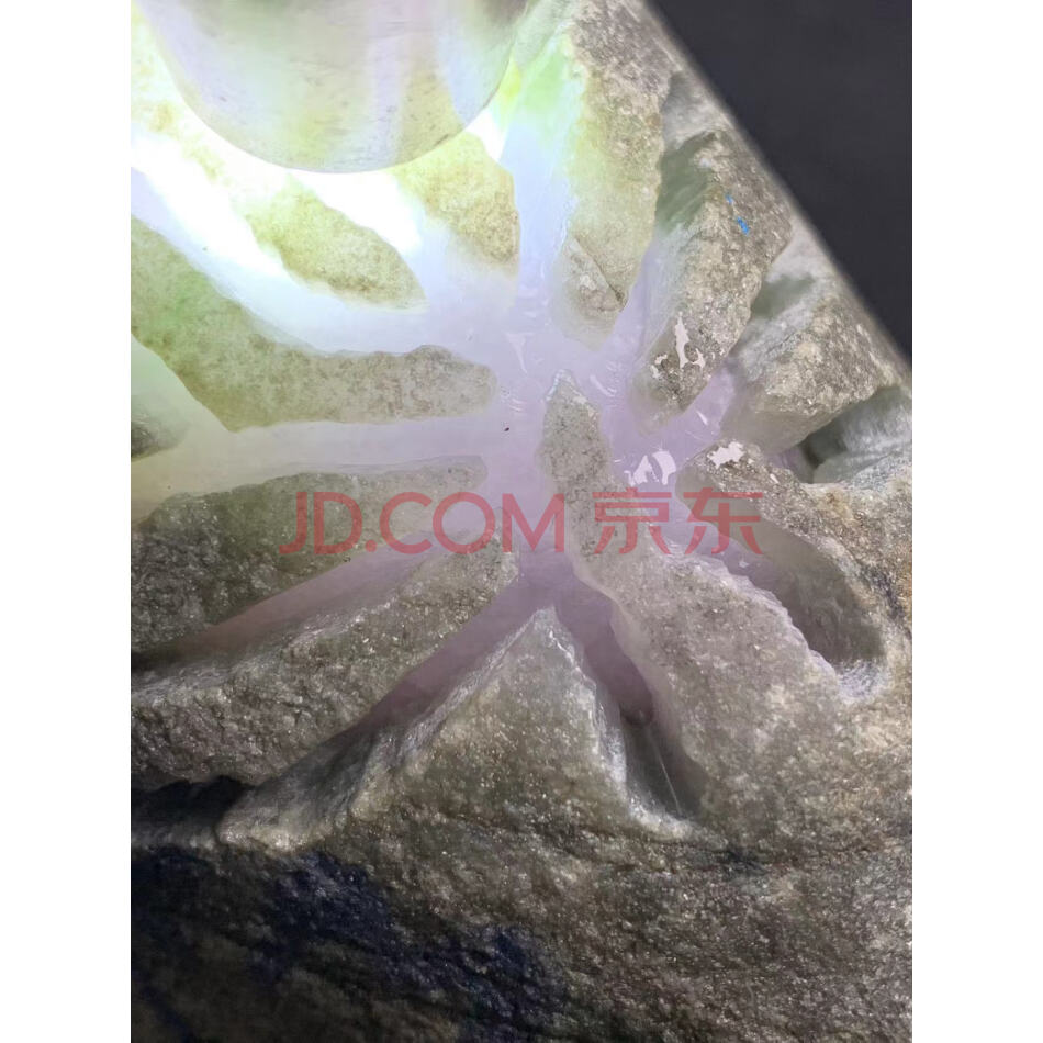 标2：罚没缅甸天然翡翠原石一件，后江场口，重量4.08公斤