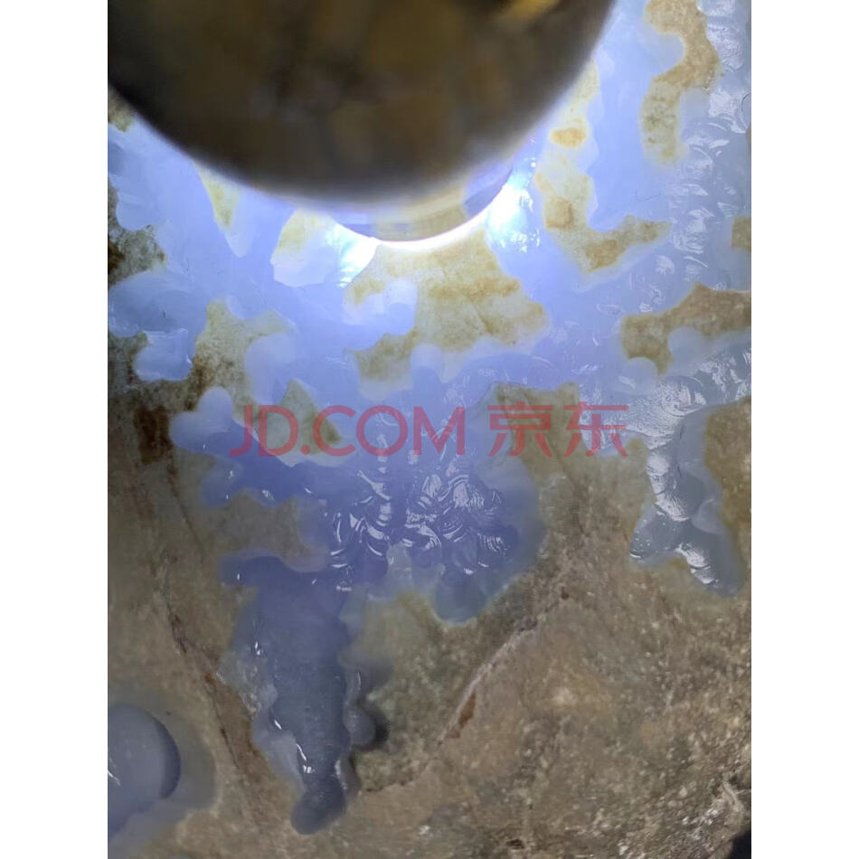 标2：罚没缅甸天然翡翠原石一件，后江场口，重量1.65公斤