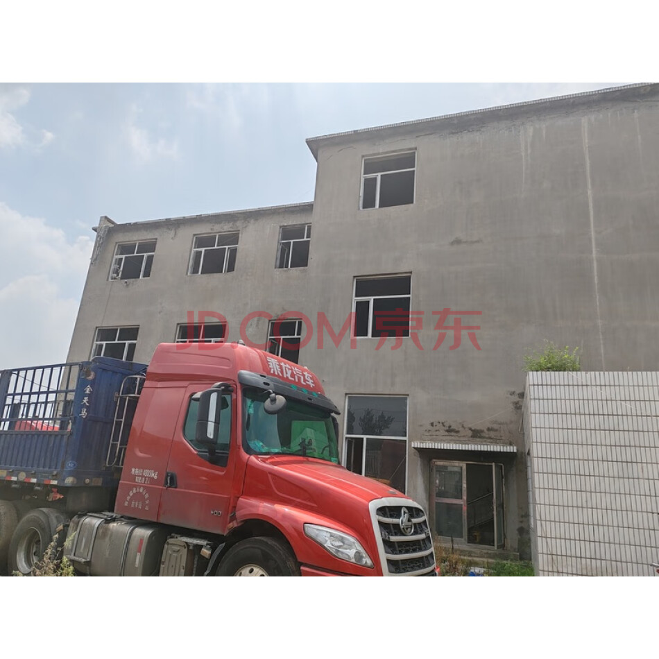 位于鞍山市台安县台安镇台大路北高速公路出口西（西郊社区工业园区北）土地总面积：12000平方米及房屋建筑面积：1300平方米。