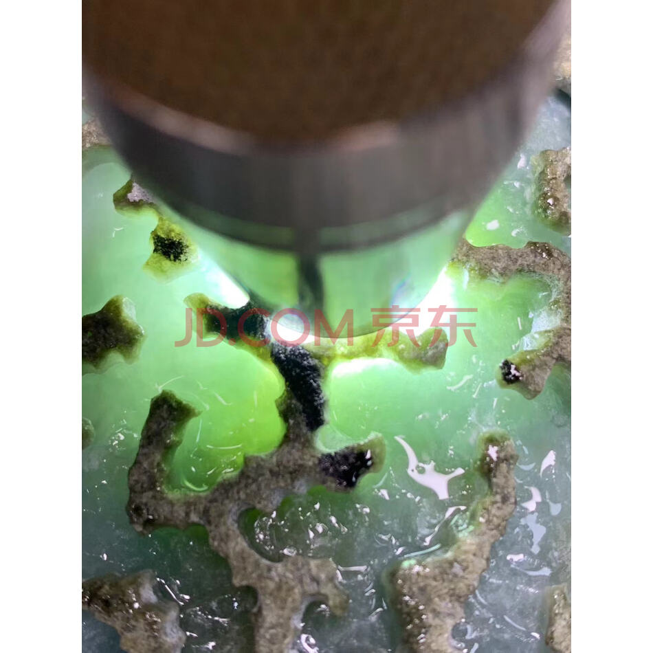 标3：罚没缅甸天然翡翠原石一件，后江场口，重量5.52公斤