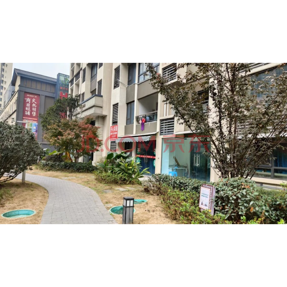 自贡市富顺县釜江大道东段190号富顺宏帆广场1号楼1单元33层3306号房屋