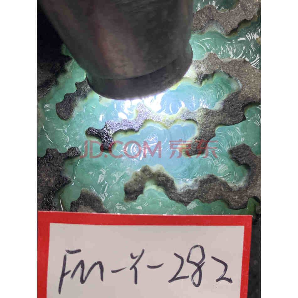 标5：翡翠原石一件，重量610克