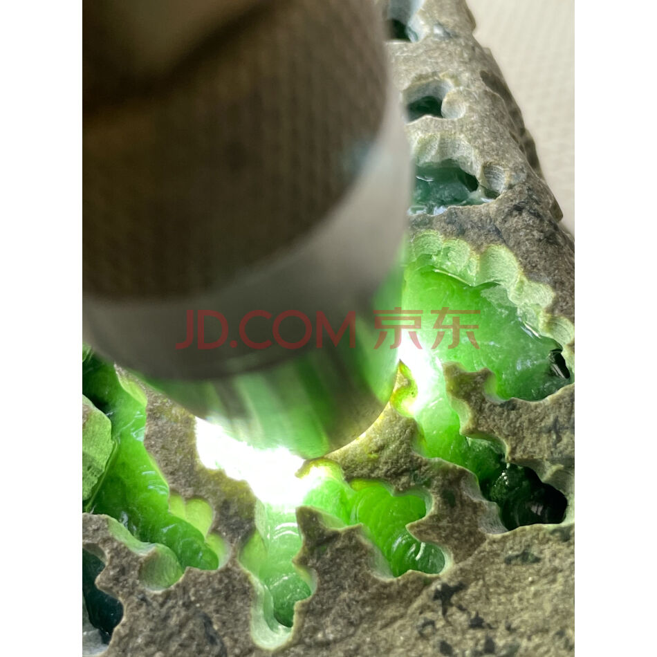  标的6   罚没缅甸翡翠原石处置  （2245克） 