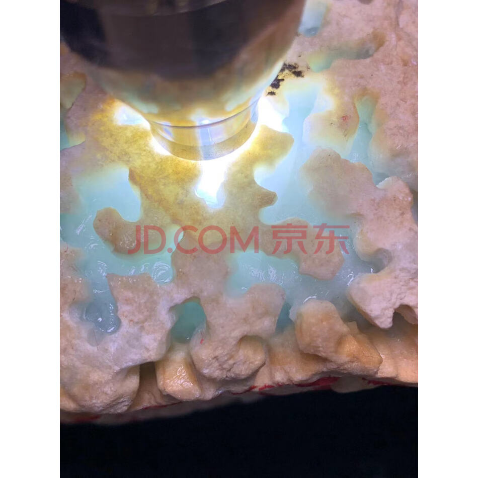 标12：罚没缅甸天然翡翠原石一件，木那场口，重量1.36公斤