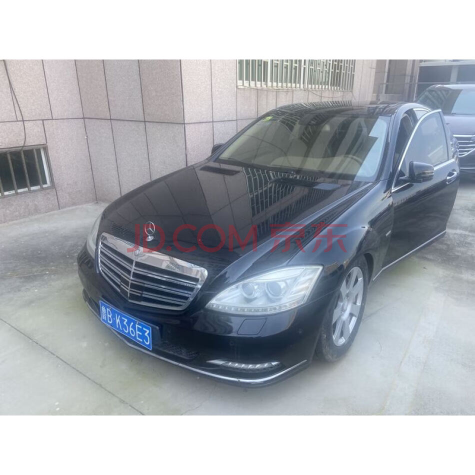 鲁BK36E3号奔驰小型汽车一辆（不含车牌号）