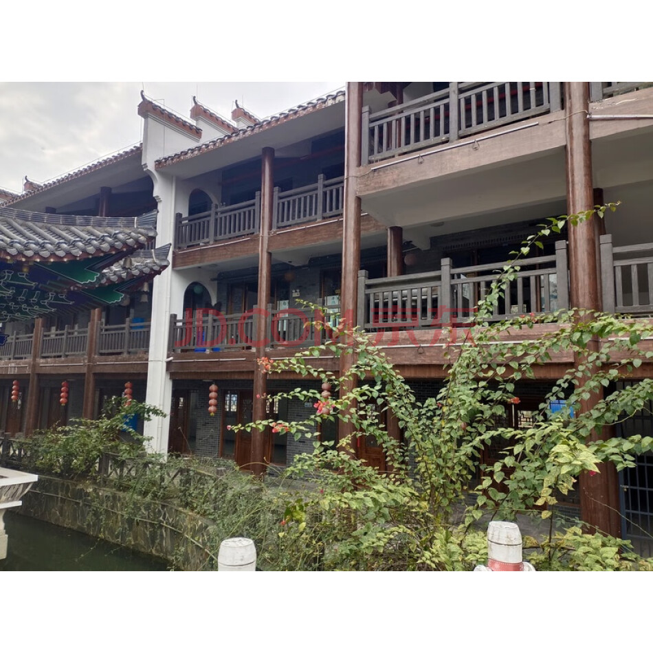 湖南省江华瑶族自治县水口新镇瑶都水街（一期）D组团20栋2层211号商服