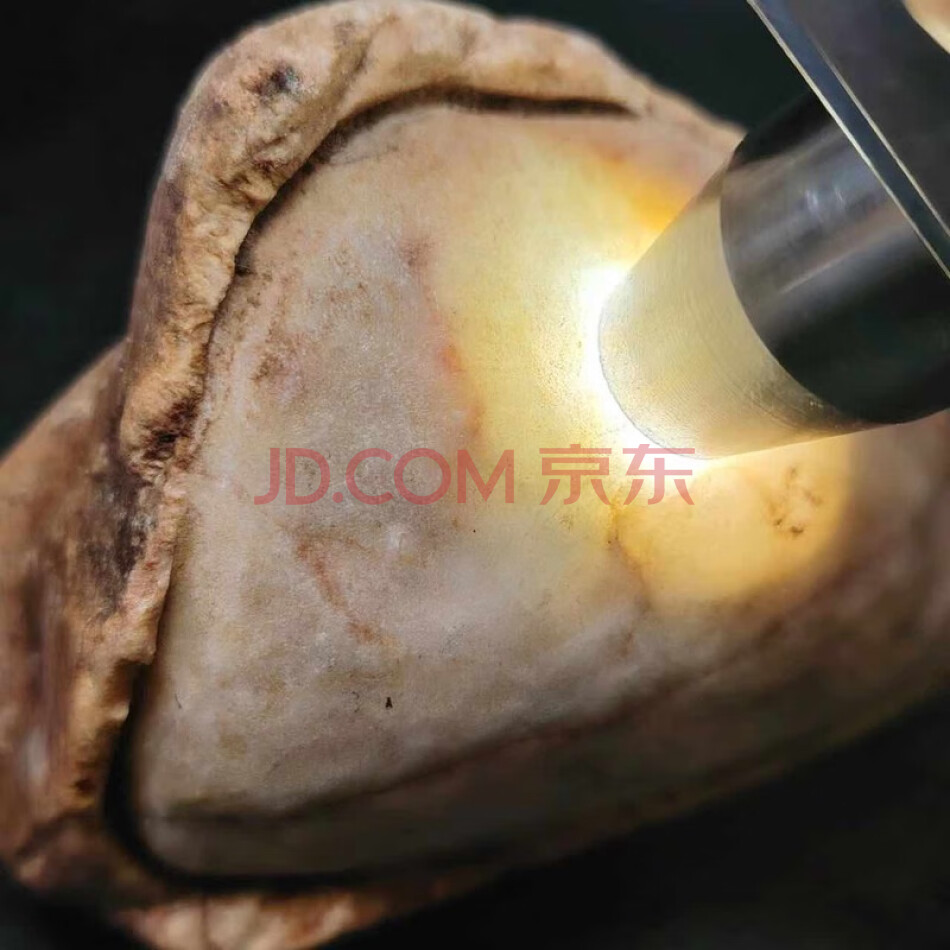 LCQY129 开窗翡翠原石一块重约606g