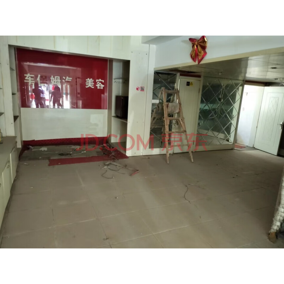 位于大连市沙河口区鹏程街33号1层2号房屋