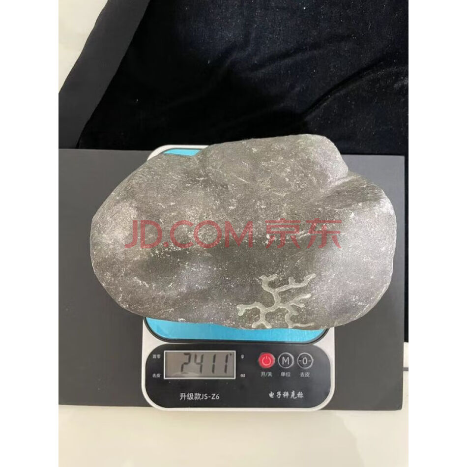 DR0300翡翠原石，表显明显，未鉴定，重约2411g