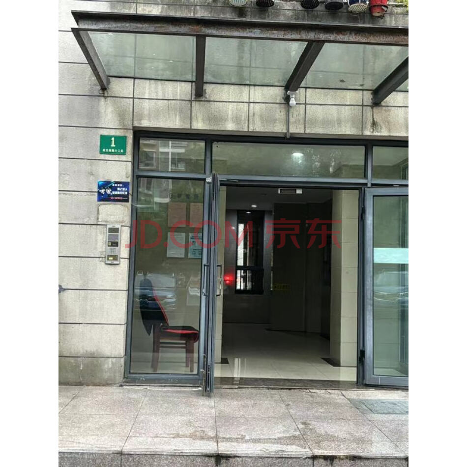 上海市青浦区赵巷镇崧文南路60弄1号903室不动产（含固定装修）