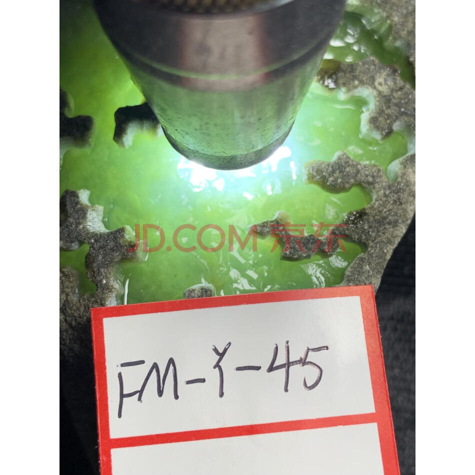 标1：缅甸天然翡翠原石一件，莫西沙场口，重量960克