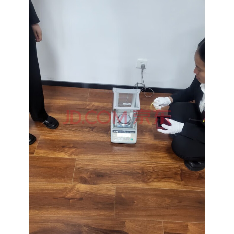 公安机关随案移送的黄色手镯