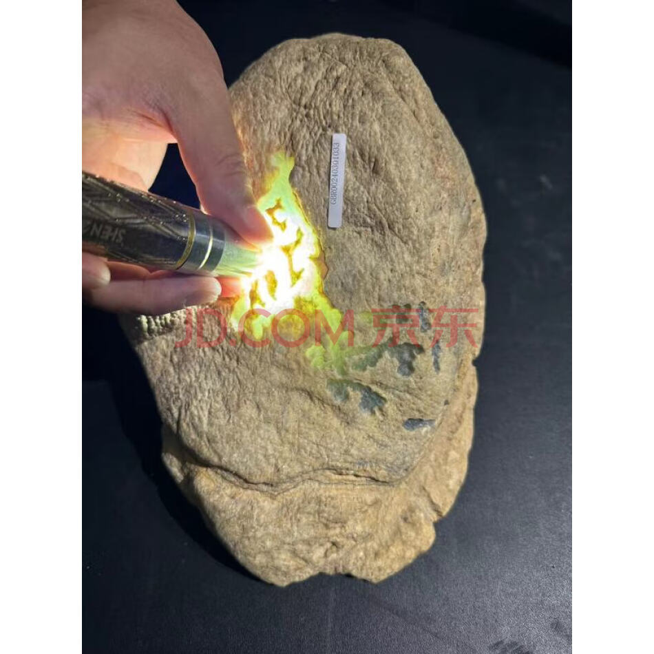 扣押缅甸老坑翡翠原石翁巴列场口（商品编号xy008）一件