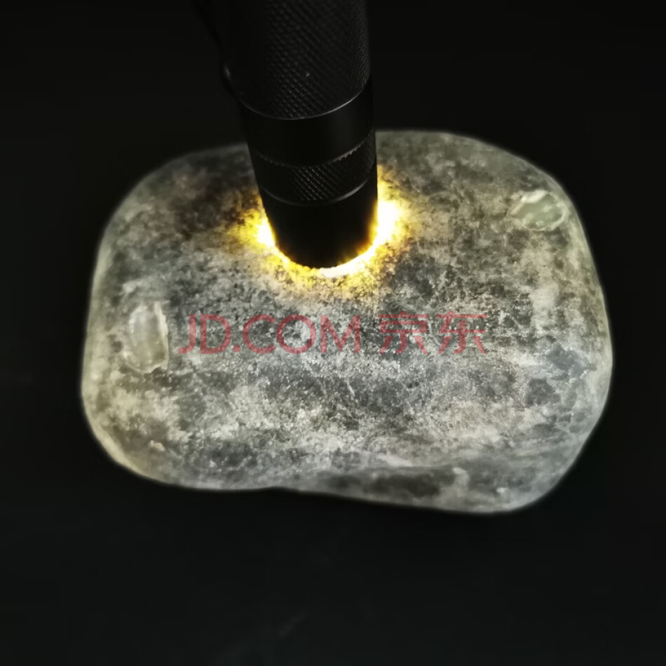 N0630翡翠原石 表现明显 重量约：2200g
