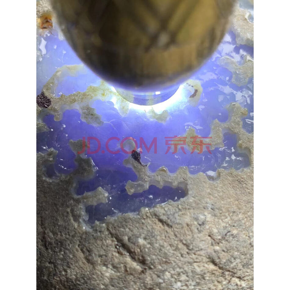 标1：罚没缅甸天然翡翠原石一件，后江场口，重量5.40公斤