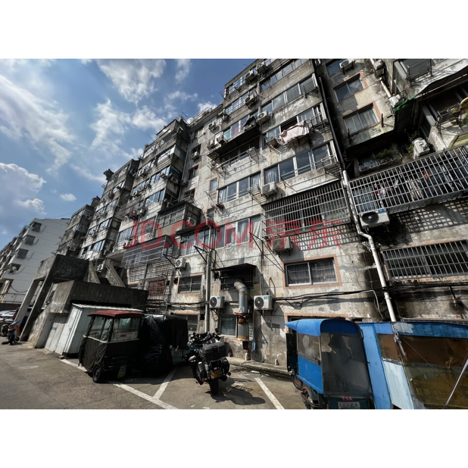丹阳市尹公桥商业街3-6-301室(含部分室内动产，详见附件清单)