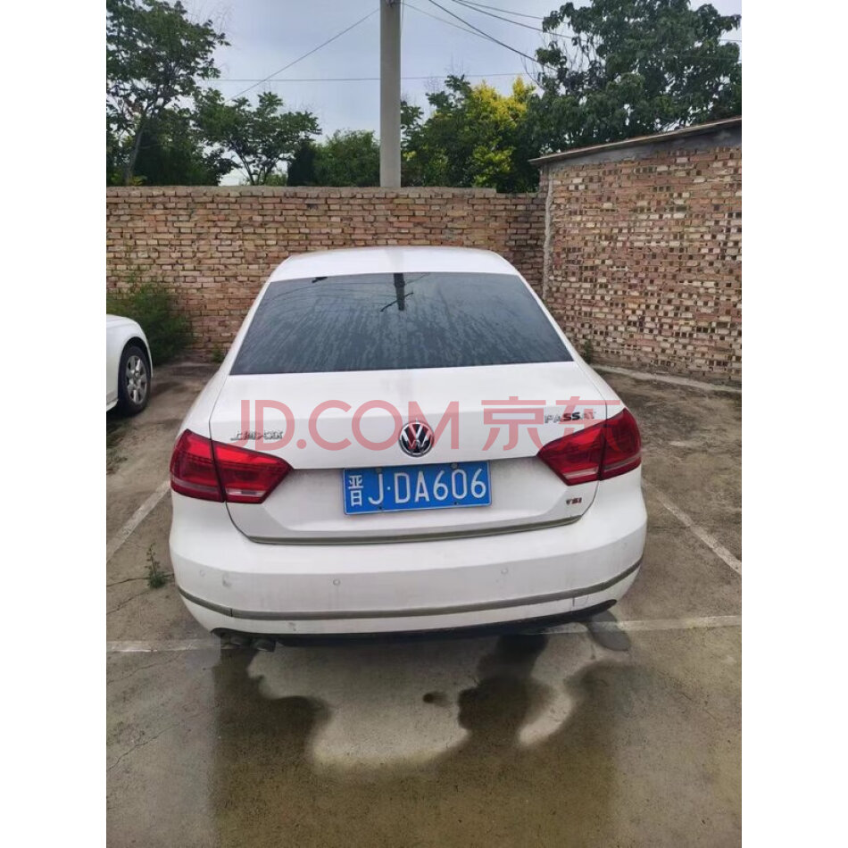 大众牌SVW71810HJ小型轿车一辆
