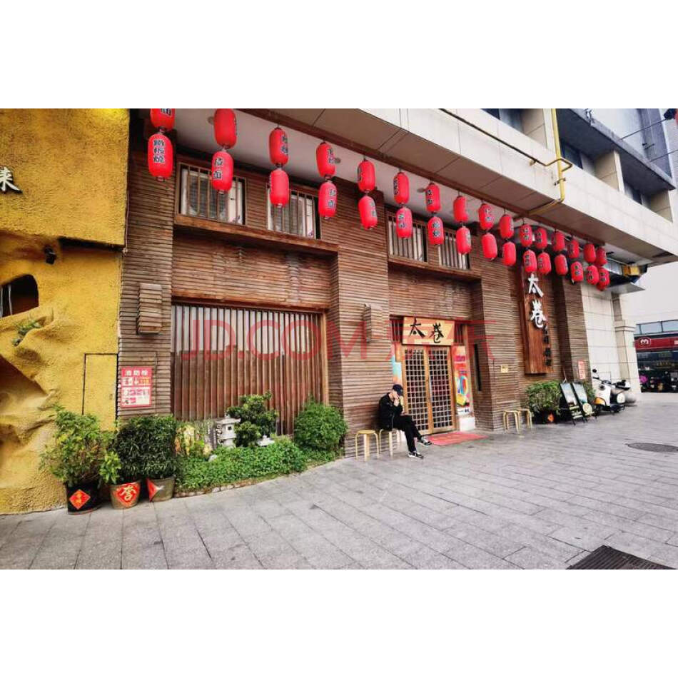 肇庆市怀集县怀城镇河南金鸡头城市广场花园一层01商铺、02商铺、03商铺、23A商铺的整体拍卖