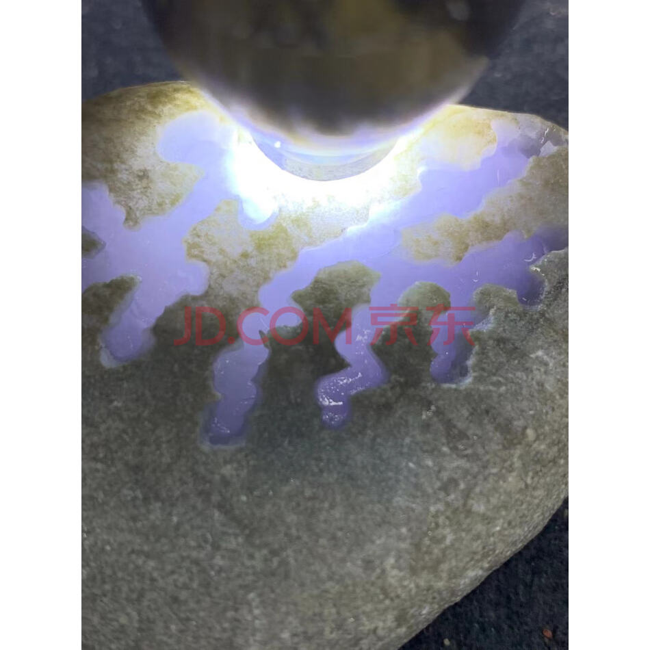 标11：罚没缅甸天然翡翠原石一件，后江场口，重量540克