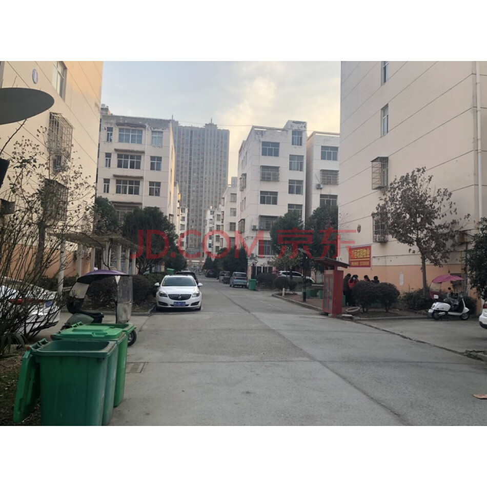 河南省信阳市固始县秀水办事处岳桥社区鸿运花园住宅小区5号楼1单元202房屋
