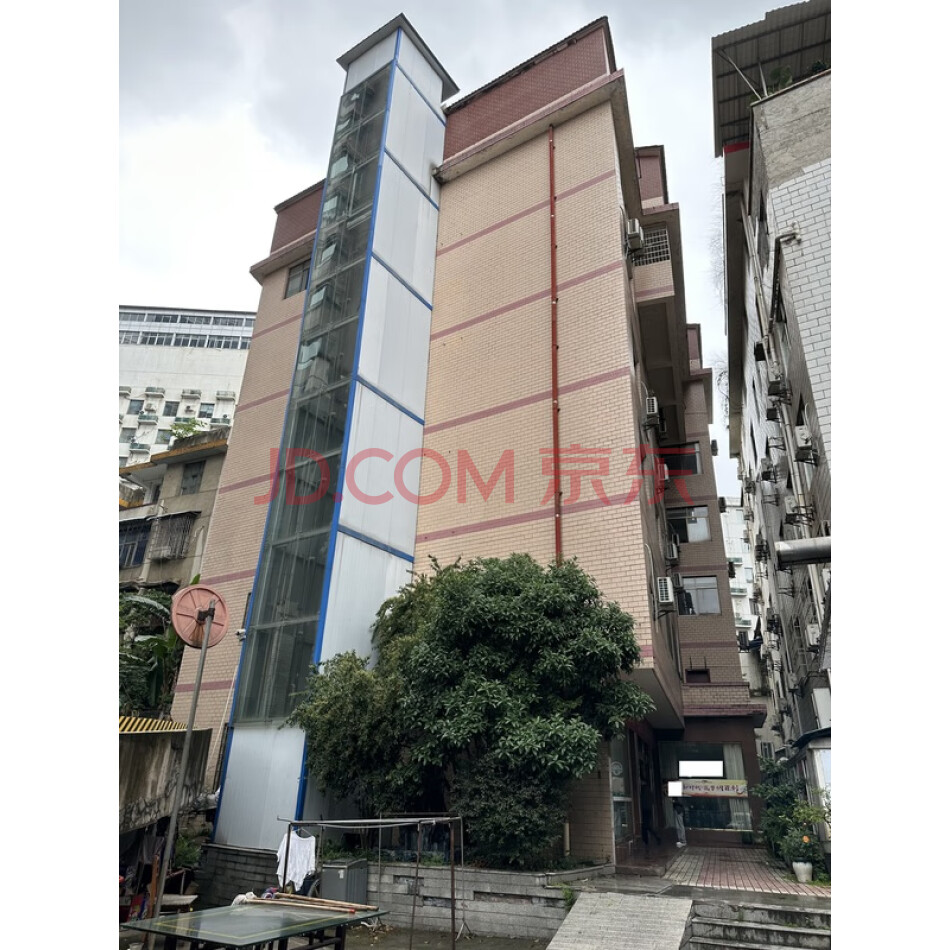 张家界市永定区永定办事处教场居委会天子巷6号101的土地使用权[张国用（2014）第1769号]及地上建筑（张房权证永字第711005641号、张房权证永字第711005614号）（含装饰装修和电梯）