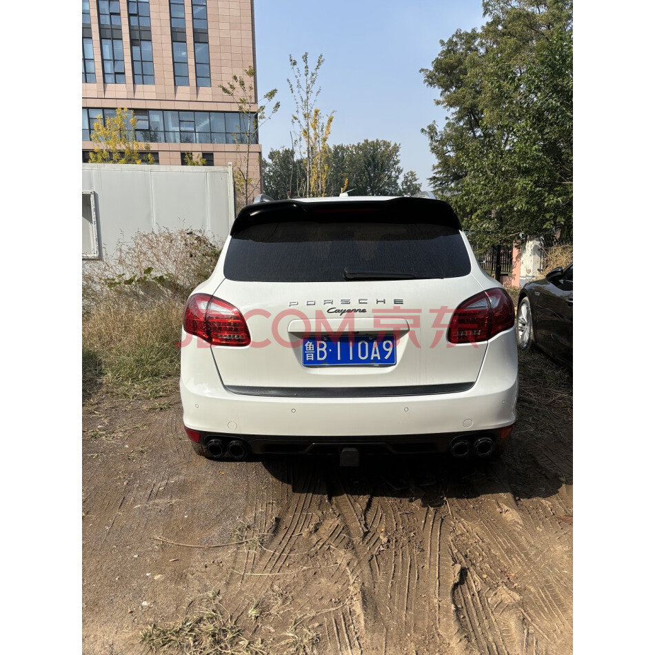 车牌号为鲁B110A9保时捷凯宴WP1AA2A2小型越野客车一辆