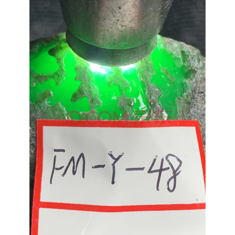 标18：缅甸天然翡翠原石一件，后江场口，重量370克