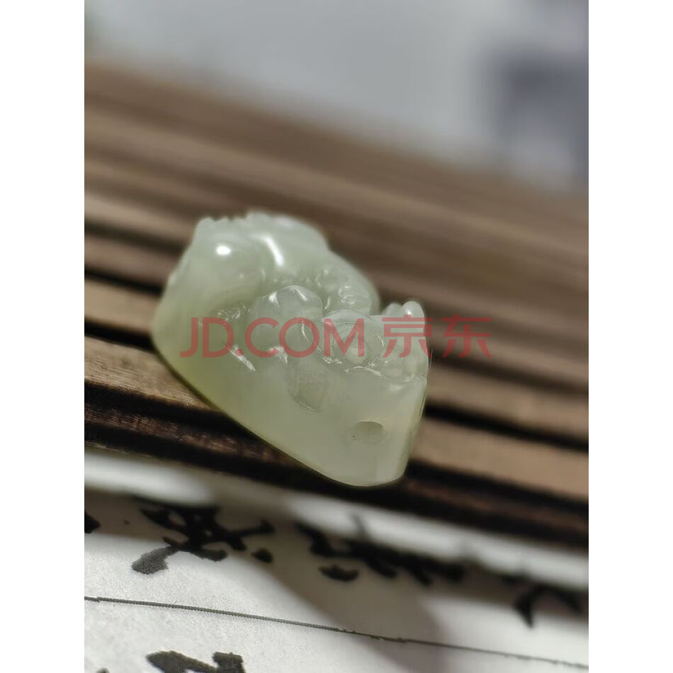 4147 天然和田玉精雕貔貅吊坠（肉质细润，青白色）
