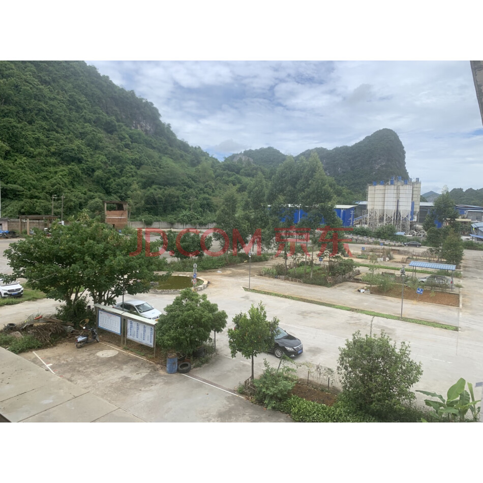 凭祥市经济合作区利泰公司南面土地使用权25.4亩(含地上建筑物）的承租权