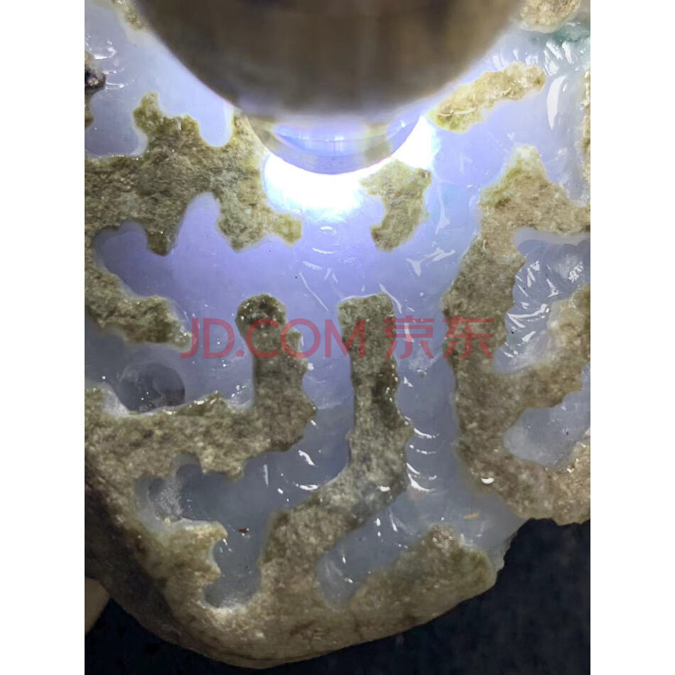 标6：罚没缅甸天然翡翠原石一件，会卡场口，重量970克