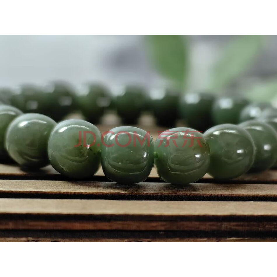2498 天然和田玉精品手串（肉质细润，青色）