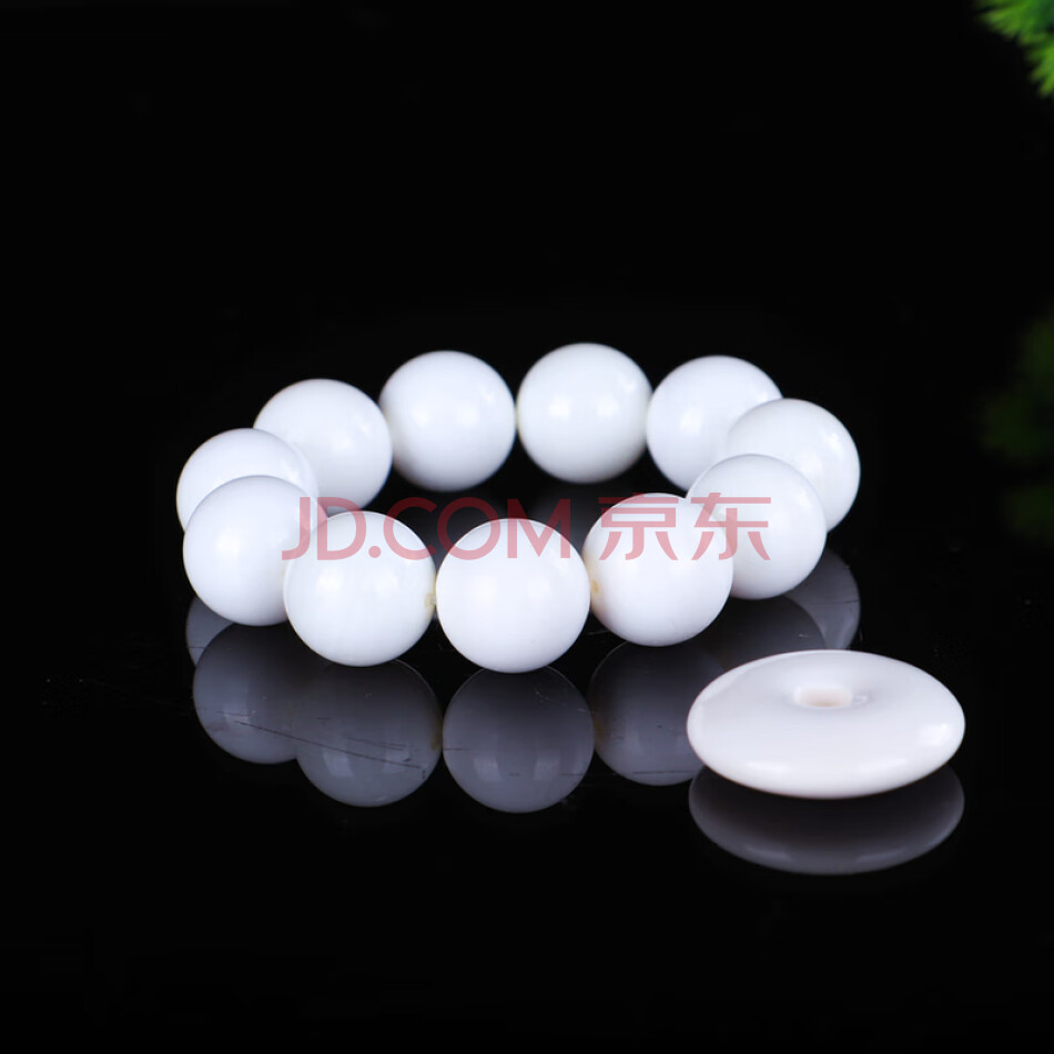 E1翡翠原石 表现明显 重约：440g