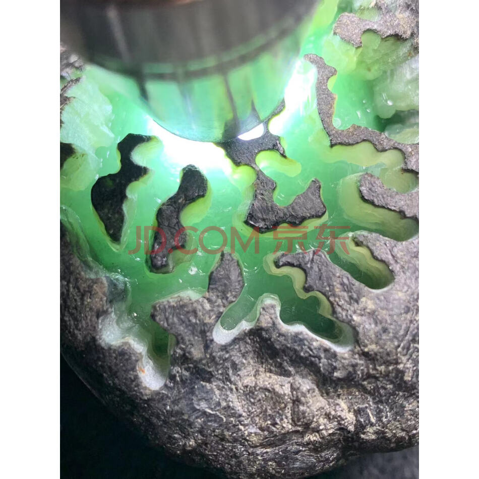 标9：罚没缅甸天然翡翠原石一件，莫湾基场口，重量470克