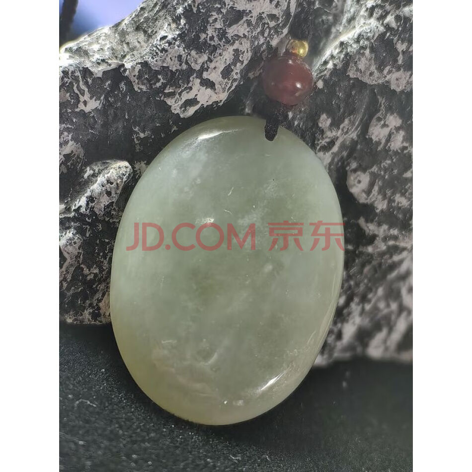 1821 天然和田玉蛋面吊坠（肉质细润，青白色）