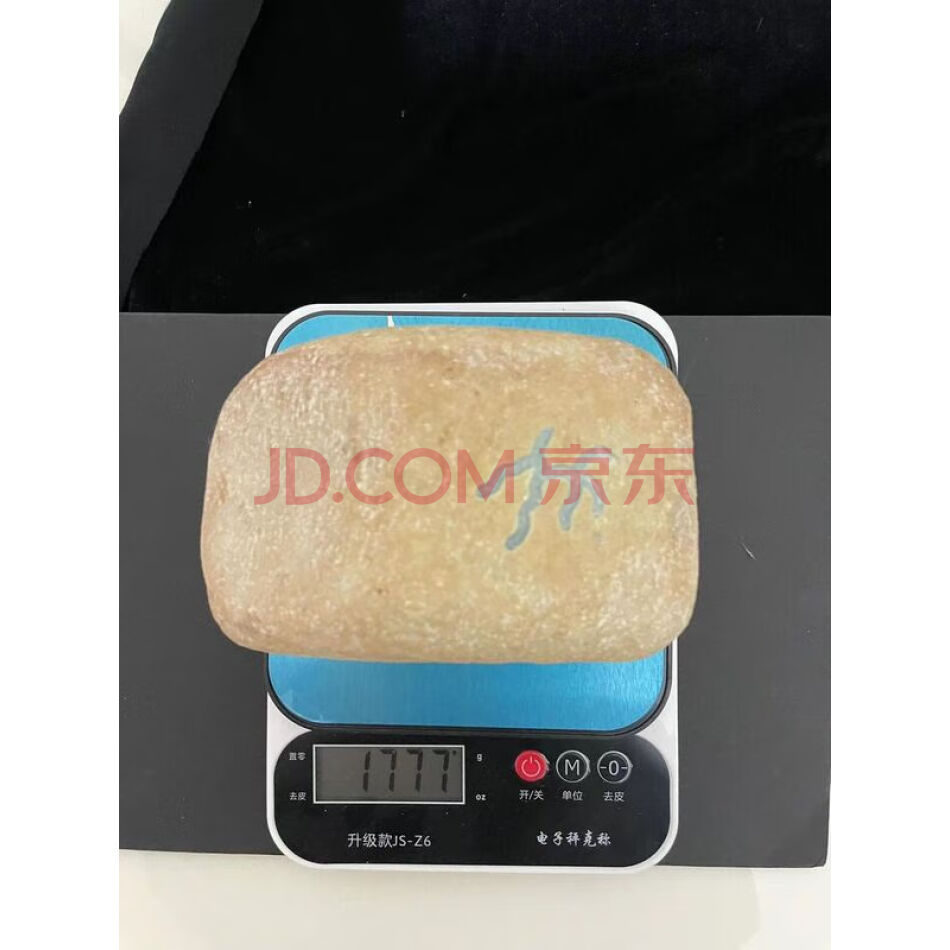 DR0301翡翠原石，表显明显，未鉴定，重约1777g