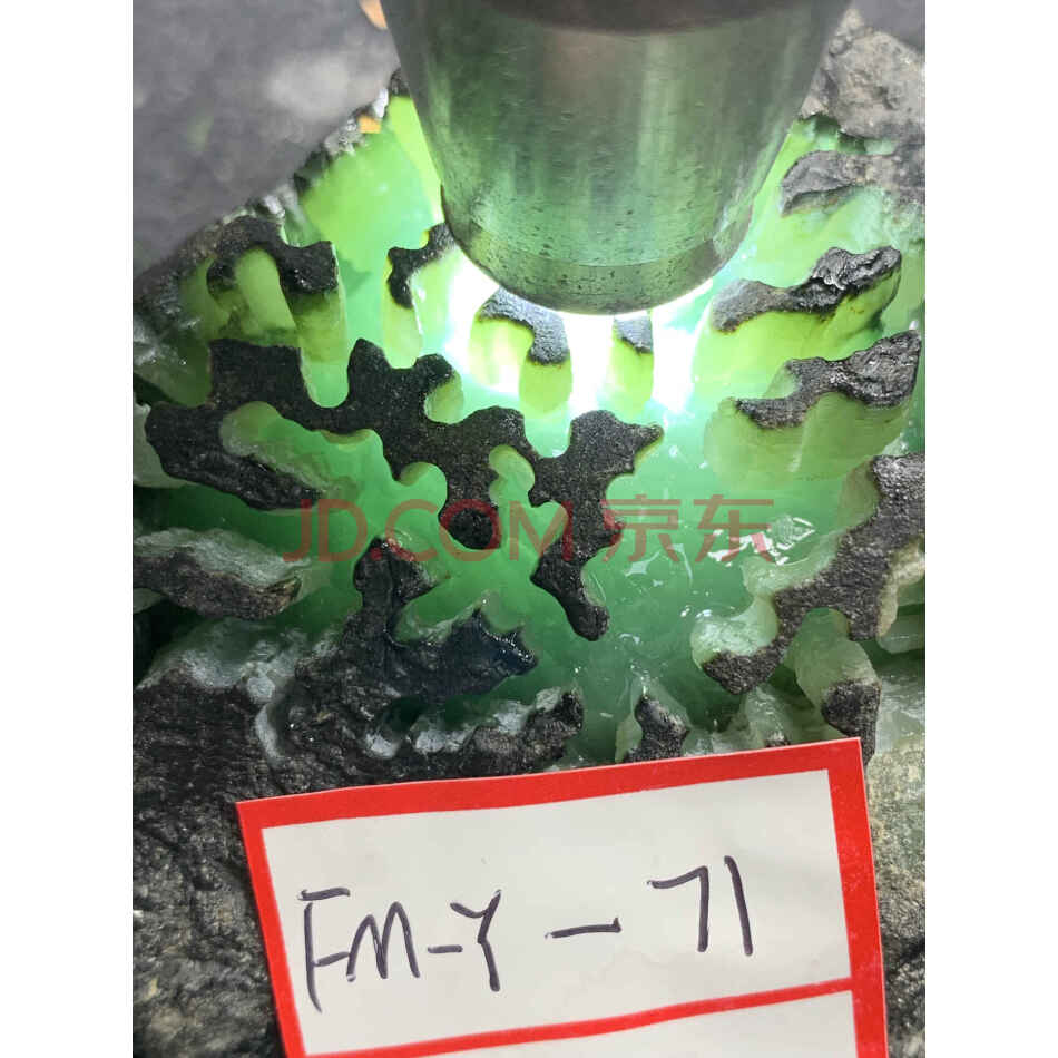 标4：缅甸天然翡翠原石一件，莫湾基场口，重量470克