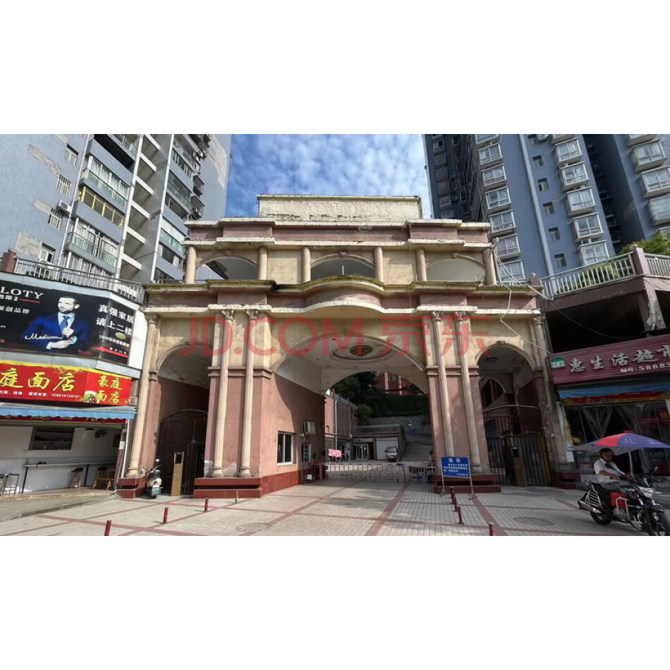 宣汉县东乡镇城西中学南侧时代豪庭2号楼负一层西至东6号门市