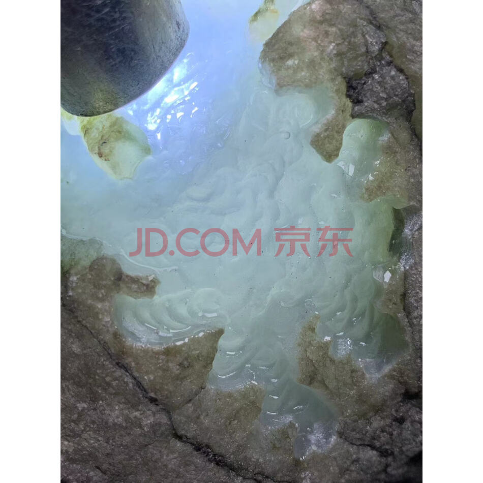 标8：罚没缅甸天然翡翠原石一件，后江场口，重量1.32公斤