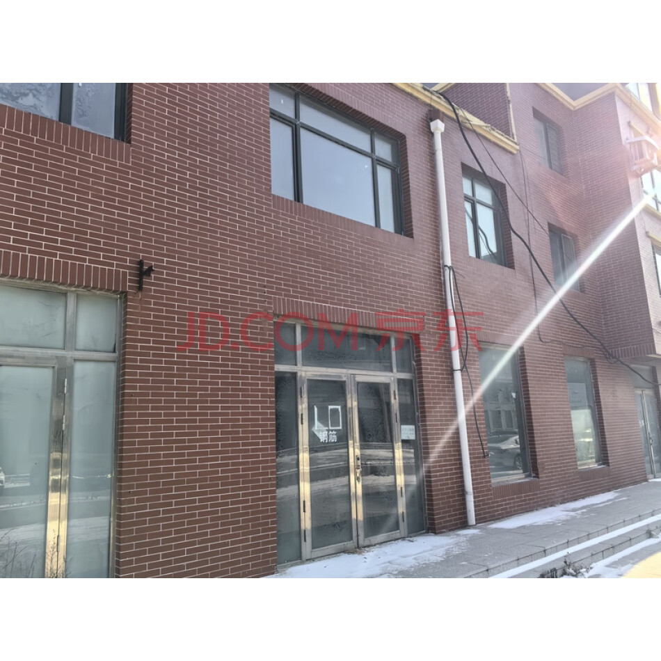 坐落于海城市析木镇析木居委会两处房产：1、房权证HC字第0063332号，面积73.2平方米；2、房权证HC字第0063333号，面积144.55平方米