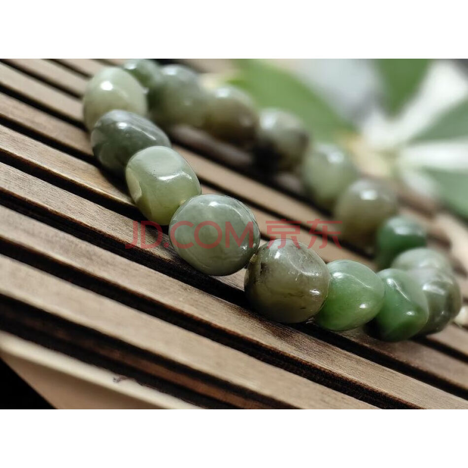 2497 天然和田玉精品手串（肉质细润，青色）