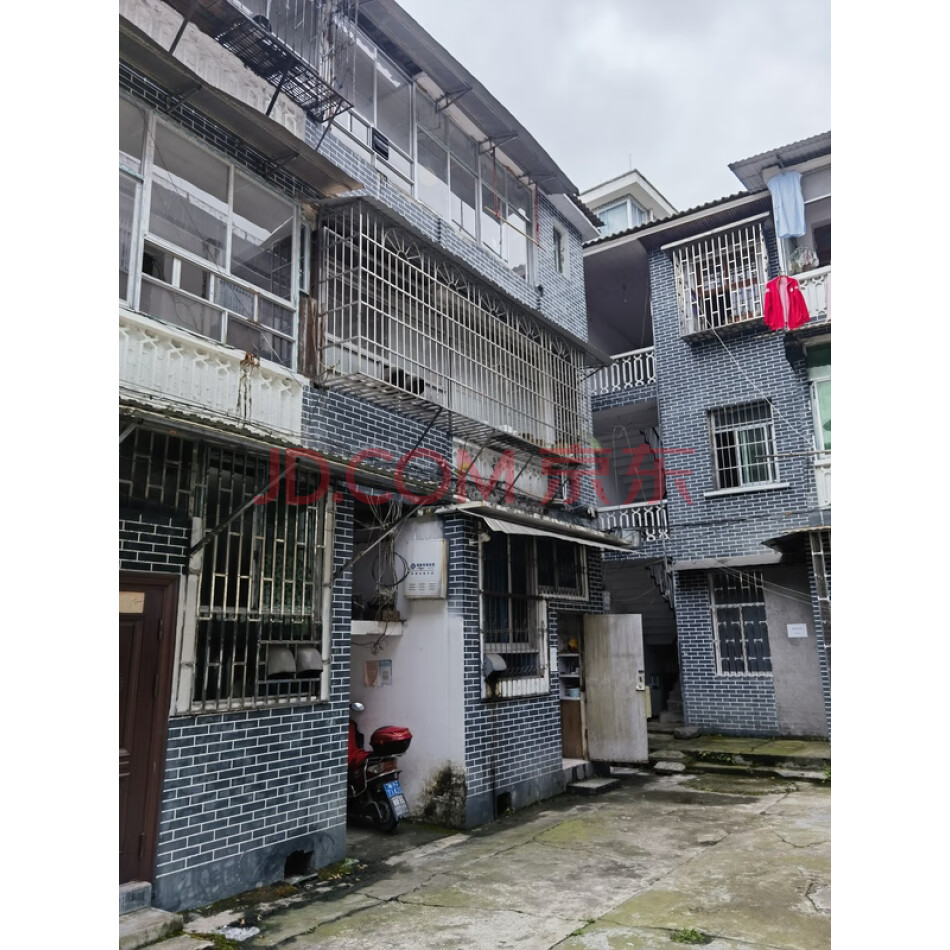 芷江县芷江镇北街184号县政府宿舍（广源大酒店斜对面）1幢204房