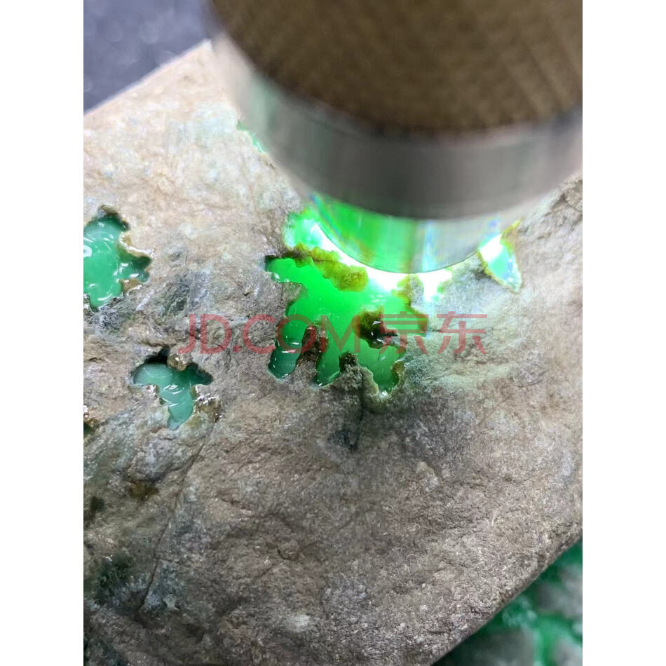 标7：罚没缅甸天然翡翠原石一件，后江场口，重量1.17公斤