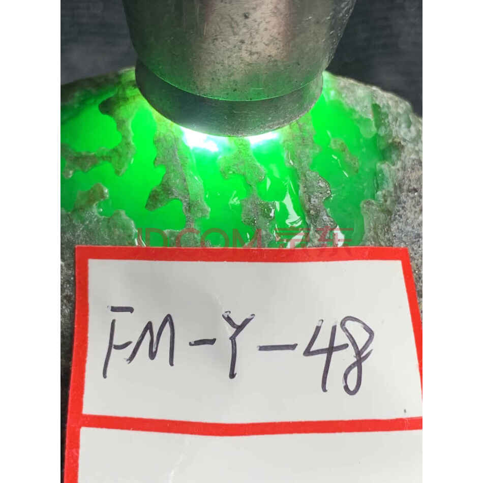 标28：缅甸天然翡翠原石一件，后江场口，重量370克