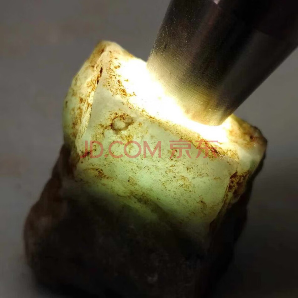 QYA19 天然翡翠原石会卡场口原石一块约80g
